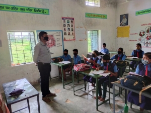विकासखंड शिक्षा अधिकारी  ने वनांचल क्षेत्रों के शालाओं का निरीक्षण किया