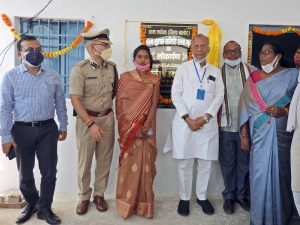गृहमंत्री ताम्रध्वज साहू ने ग्राम मथेना में किया ग्राम सुरक्षा समिति सभागृह का लोकार्पण