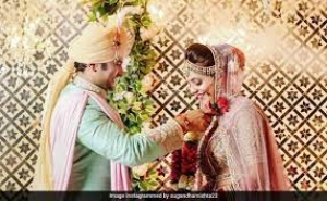विवाह बंधन में बंधी कॉमेडियन सुगंधा मिश्रा विवादों में घिरीं, कोरोना प्रोटोकाल के उल्&zwj;लंघन पर FIR दर्ज