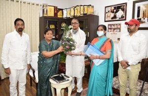राज्यपाल  उइके से डॉ.  शर्मा ने की भेंट