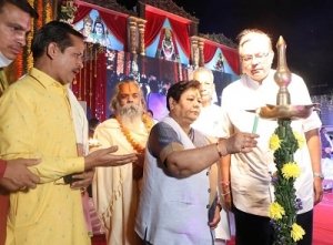 राज्यपाल उइके राजिम माघी पुन्नी मेला में हुई शामिल  संत समागम समारोह का किया शुभारंभ