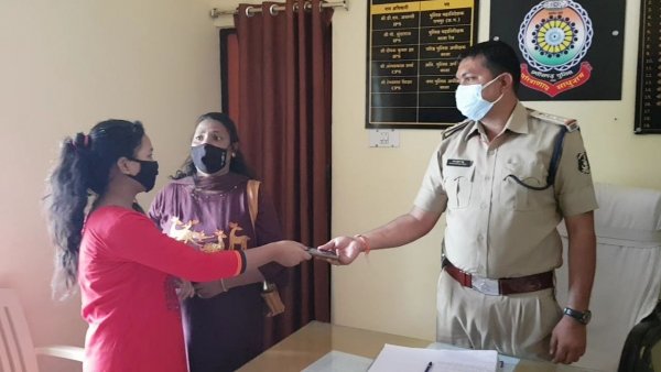 ईमानदारी आज भी जिन्दा हैं, सबक और सिख देने वाला तस्वीर