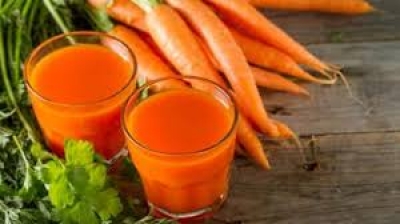 चेहरे पर देखना चाहते हैं नेचुरल ग्लो, तो रोजाना पिएं एक गिलास गाजर का जूस, जानें फायदे