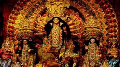 बंगीय पंचांग के अनुसार देवी का आगमन झूले पर और देवी पुराण के अनुसार भगवती घोड़े पर आएंगी