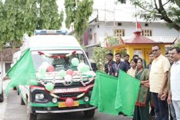  कौशल्या साय ने आज सीएम कैंप बगिया में दो एंबुलेंस और एक शव वाहन को हरी झंडी 