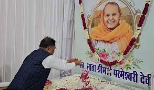 मुख्यमंत्री विष्णुदेव साय ने रोहतक पहुंचकर स्वर्गीय परमेश्वरी देवी को अर्पित की श्रद्धांजलि