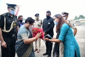 राज्यपाल सुश्री उइके का जगदलपुर एयरपोर्ट में किया गया आत्मीय स्वागत