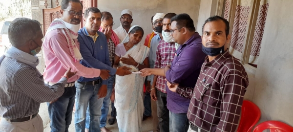 मृत शिक्षिका के परिजनों को दी गई शोक संवेदना तथाअनुग्रह राशि