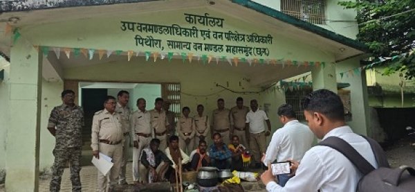 पिथौरा वन परिक्षेत्र में हिरण का अवैध शिकार उजागर – पाँच आरोपी गिरफ्तार, ताज़ा मांस व शिकारी सामग्री जप्त