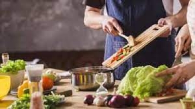 कोरोना वायरस से बचाव के लिए खाना बनाते समय रखें ये सावधानियां