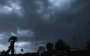 राजधानी में गर्मी से राहत लेकर आए काले बादल, दिल्ली में तेज हवा के साथ बारिश