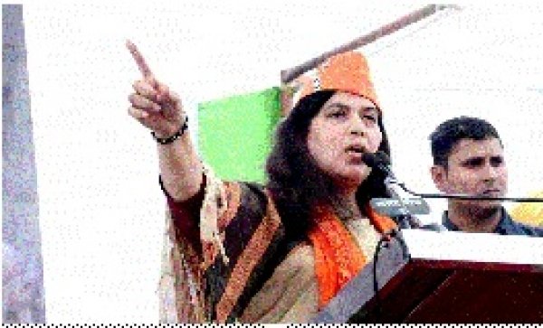 हल्ला बोल कार्यक्रम के रास्ते राज्यसभा सांसद सरोज पाण्डेय फि र सक्रीय हुई दुर्ग की राजनीति में  भाजपा कार्यकर्ताओ द्वारा विधायक महापौर  के खिलाफ  खूब लगे नारे