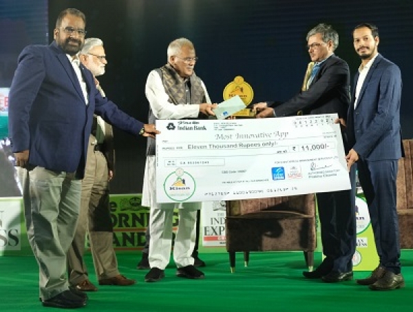 मुख्यमंत्री ने ई-हाट एप के लिए इंदिरा गांधी कृषि विश्वविद्यालय को किया पुरस्कृत
