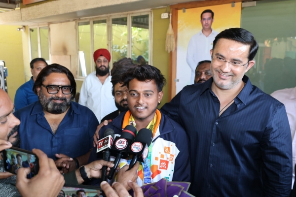 भारत का गौरव बढ़ाया: कोलंबो में भिलाई के देवेंद्र वर्मा ने जीता गोल्ड, सर्व समाज कल्याण समिति ने किया सम्मान