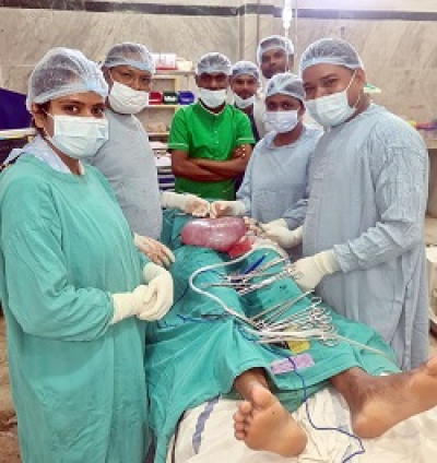 जिला चिकित्सालय में सफल आपरेशन कर मरीज के पेट से निकाला गया 05 किलोग्राम का बड़ा ट्यूमर