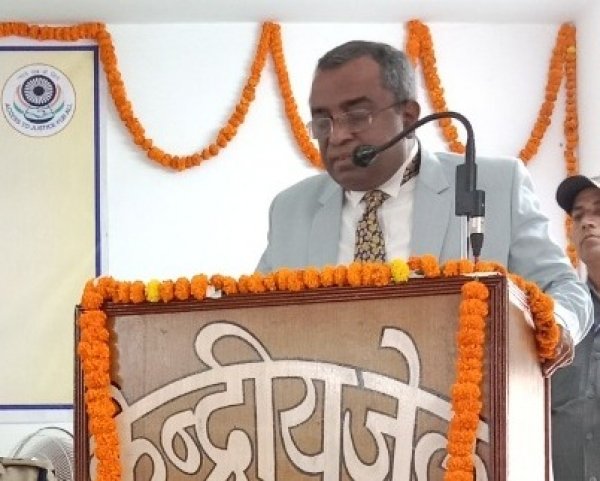 बंदी ये न समझे कि जेल में रहना ही उनका भविष्य है बंदी अपने को सुधारने की प्रक्रिया में ले आवे, अपने दिमाग में सकारात्मक सोंच रखें-  माननीय श्री न्यायमूर्ति गौतम भादुड़ी