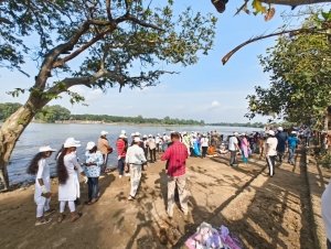 -स्वच्छता ही सेवा अंतर्गत निगम के साथ छात्र युवाओं की टीम ने संभाला मोर्चा,शिवनाथ नदी घाट पर चलाया सफाई अभियान