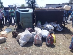 तेज रफ्तार के चलते मजदूरों से भरी पिकअप पलटी, 17 लोग घायल