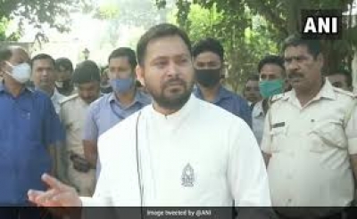 नीतीश के गढ़ नालंदा में प्रचार के अंतिम दिन जमकर बरसे तेजस्वी