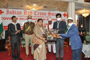 प्रदीप कुमार साहू श्रेष्ठ अधिकारी के रूप में  राज्यपाल के हाथों हुए सम्मानित