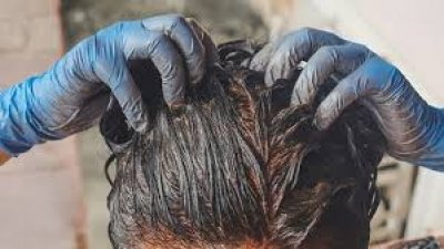 बालों पर मेहंदी लगाने का भी होता है सही तरीका, जानिए कितनी देर और किस तरह करना चाहिए Mehendi का इस्तेमाल