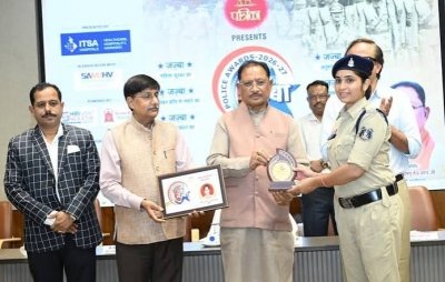 "पुलिस का जज़्बा बना नए छत्तीसगढ़ की पहचान: मुख्यमंत्री विष्णुदेव साय ने वीर वर्दीधारियों को किया सलाम"