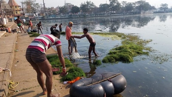 तालाबों को संवारने हर रोज 6 घंटे की सफाई- आयुक्त ने की अपील
