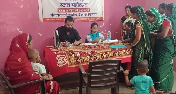 ग्राम चारभांठा एवं सोमनी में मोबाईल कैम्प एवं ई-केवायसी शिविर का हुआ आयोजन