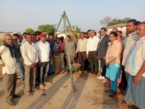 सिंगारपुर, पौनी,विचारपुर, पडरभट्टा मे तसीलदार चन्द्र सर मौके मे जाकर धान खरीदी हुआ शुभारंभ किसानों में हर्ष