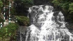देश के सबसे खूबसूरत 10 वाटरफॉल, मॉनसून में बनाएं घूमने का प्लान..