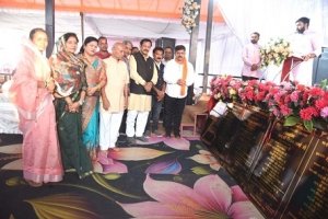 उपमुख्यमंत्री श्री विजय शर्मा ने किया शौर्य वाटिका का भूमिपूजन, लगभग 79 लाख रुपए के विकास कार्यों का किया लोकार्पण शहीदों की स्मृति में सोनपुर में बनी शौर्य वाटिका, 37 शहीद परिवारों का हुआ सम्मान