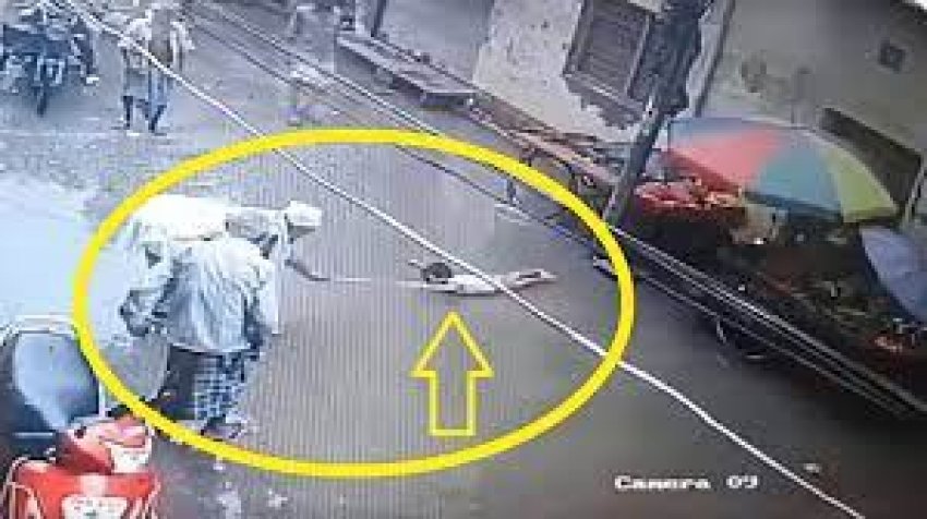 सड़क पर जल जमाव की वजह से बच्ची को लगा करेंट, बुजुर्ग ने कुछ यूं बचाई जान