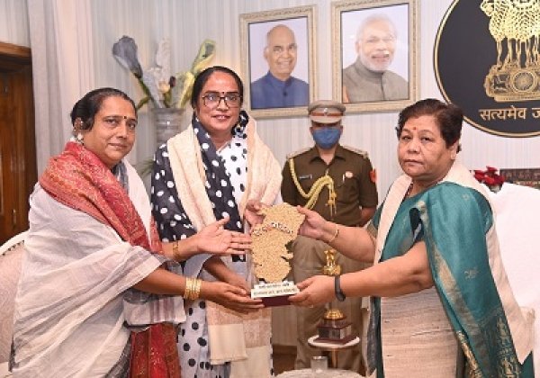 राज्यपाल को राष्ट्रीय किन्नर महासम्मेलन में शामिल होने के लिए दिया निमंत्रण