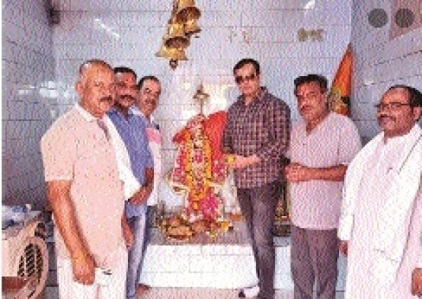 ट्रांस्पोर्ट नगर हथखोज में धूमधाम से मनाया गया हनुमान जन्मोत्सव  इन्द्रजीत सिंह , प्रभुनाथ बैठा सहित बड़ी संख्या में लोगों ने की पूजा अर्चना