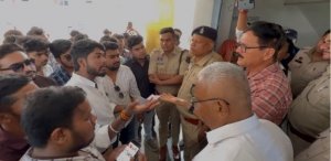 कॉलेज में नकल प्रकरण को बढ़ावा, शिक्षकों के सामने खेला गया खेल, प्रबंधन की दिखी चुप्पी- छात्र बोले अब अगर न्याय नहीं मिला तो &quot;आंदोलन&quot;