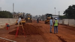 युद्धस्तर पर हो रहा एनएच का निर्माण कार्य