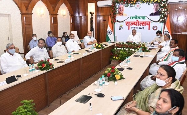 मुख्यमंत्री ने छत्तीसगढ़ राज्य स्थापना दिवस के अवसर पर वीडियो कॉन्फ्रेंसिंग के माध्यम से किया योजनाओं का शुभारम्भ , राजीव गांधी किसान न्याय योजना के तीसरे किस्त का अंतरण