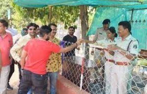 पुलिस अधीक्षक के द्वारा कार्यालय के सामने किया गया प्याऊ घर का शुभारंभ