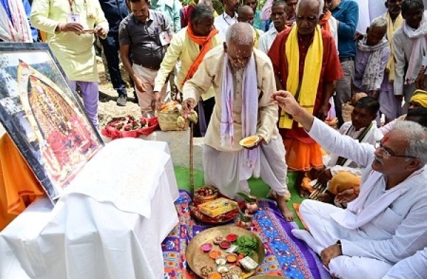 प्रदेशव्यापी भेंट मुलाकात कार्यक्रम के अनुक्रम में आज मुख्यमंत्री  भूपेश बघेल केशकाल विधानसभा के बड़ेडोंगर पहुंचे...