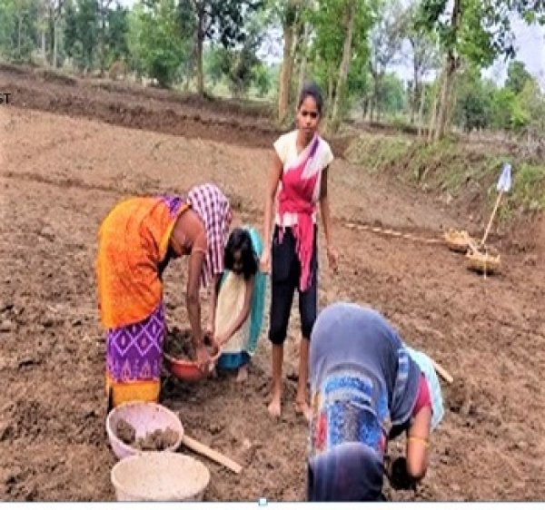 कु. पूनम दास कभी खुद करती थी मजदूरी अब महिला मेट बन लोगों को दिला रही रोजगार