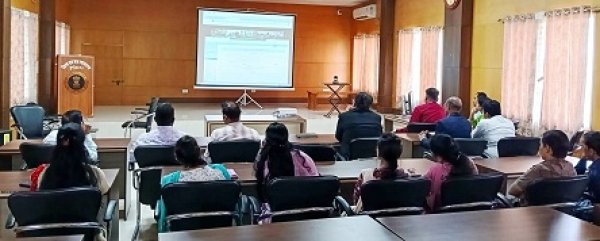 दुर्ग न्यायालय में डिजिटल न्याय की ओर एक और कदम: ई-टिकट और प्रमाणित प्रतिलिपियों की ऑनलाइन प्रक्रिया पर प्रशिक्षण