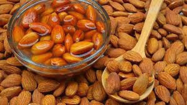 क्या गर्मी में बादाम खाना चाहिए, यहां जानिए सही जानकारी