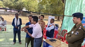 यातायात पुलिस ने ३४ वे राष्ट्रीय यातायात सुरक्षा माह मे जन चौपाल लगाकर लोगो को यातायात नियमों का पालन व घायलों को प्राथमिक उपचार करने दिया प्रशिक्षण