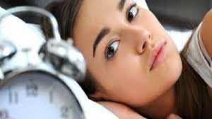 मीठी नींद के लिए तरस रहे हैं तो पढ़ें अपनी पसंदीदा किताब, शोध में दावा