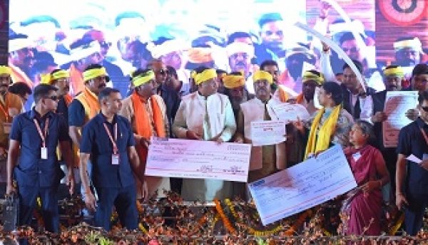 स्व-सहायता समूह को सामुदायिक निवेश कोष,6 करोड़ से अधिक राशि के चेक वितरण