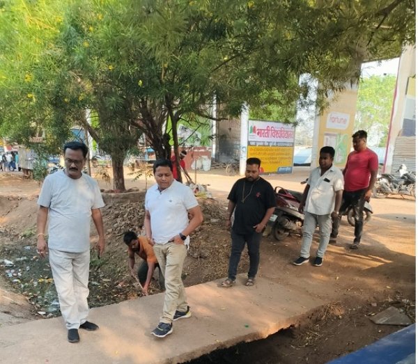 शहर के निस्तारी तालाबों में पानी भरने नहर व नालियों की सफाई अभियान जारी