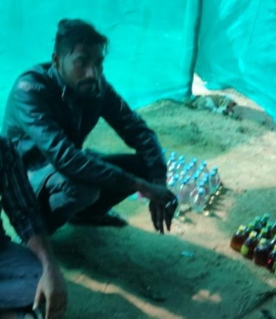 आबकारी अमले ने छापामार कार्रवाई कर बरामद की 41 पाव देशी मदिरा