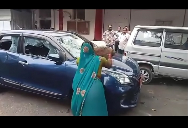 जनपद सदस्य की कार में तोड़फोड़, महिला बोली– जमीन पर किया कब्जा, नहीं हुई सुनवाई तो उठाया कदम