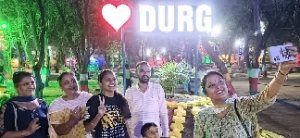 दादा-दादी,नाना-नानी पार्क में लव दुर्ग सेल्फी पॉइंट लोगो को खूब पसंद आ रहा है...