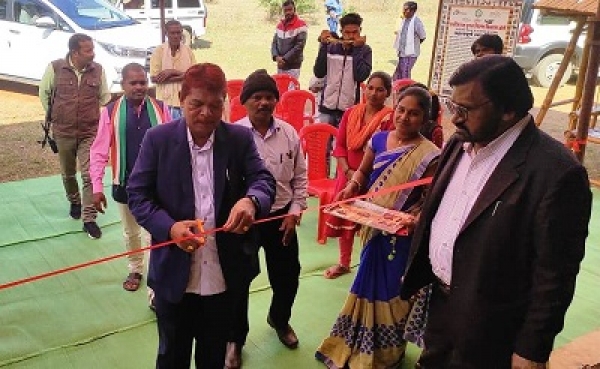 ​​​​​​​रायपुर : छत्तीसगढ़ हस्तशिल्प विकास बोर्ड के अध्यक्ष ने किया  बांस शिल्प प्रशिक्षण का शुभारंभ